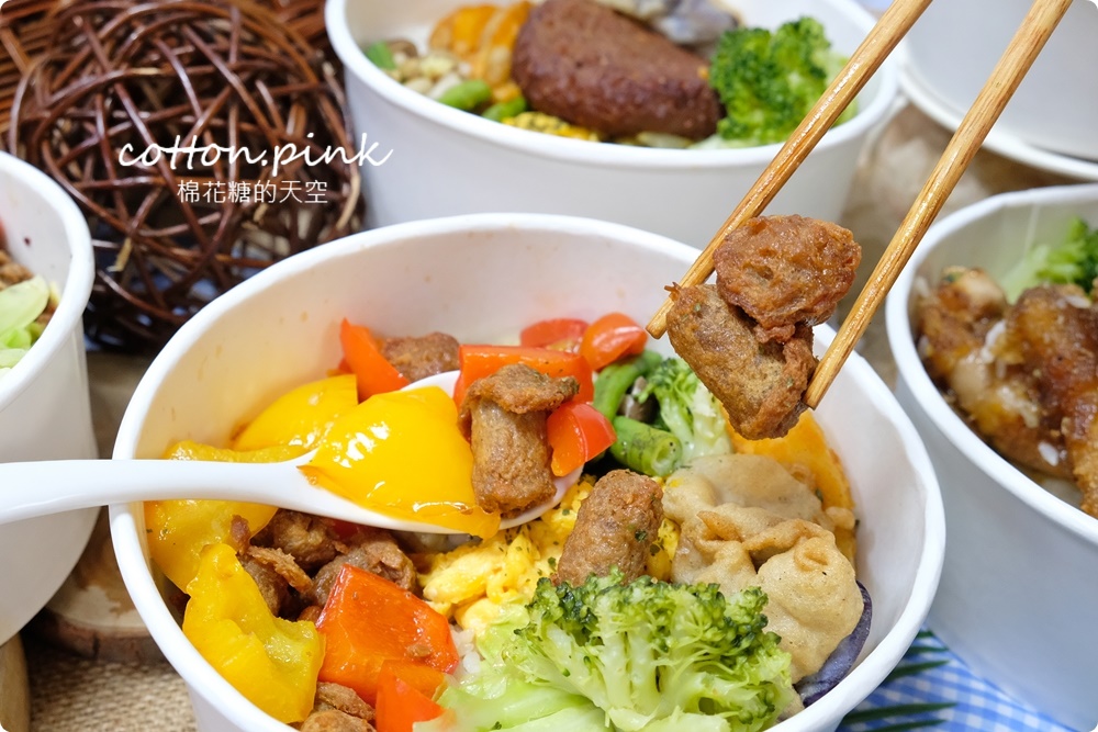 台中蔬食便當推薦|斐得蔬食外帶餐盒人氣超夯！最新口味植物肉排超厚超大塊～