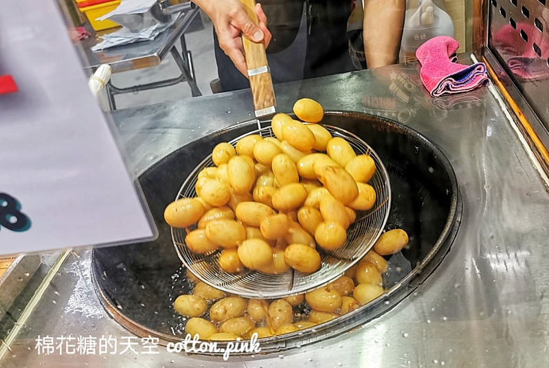台中一中商圈排隊地瓜球搬家了！第一名地瓜球～超大一顆香噴噴