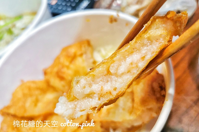 台中泰式便當超大盒！曼谷小城月亮蝦餅飯一次給四片～CP值超高！