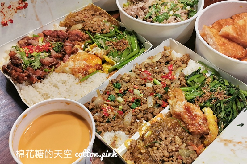 台中泰式便當超大盒！曼谷小城月亮蝦餅飯一次給四片～CP值超高！