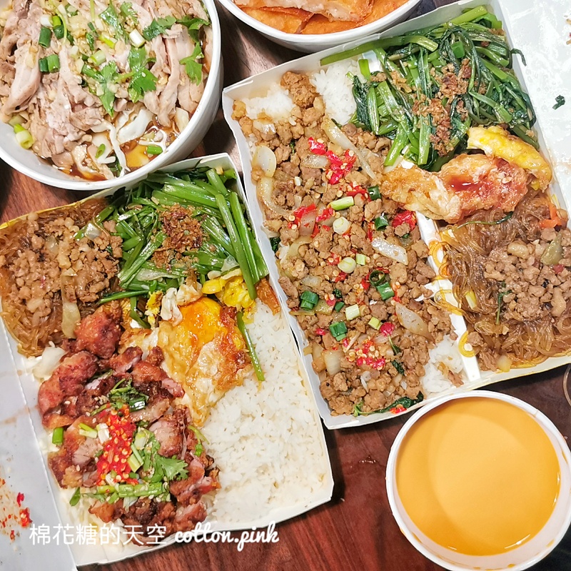 台中泰式便當超大盒！曼谷小城月亮蝦餅飯一次給四片～CP值超高！