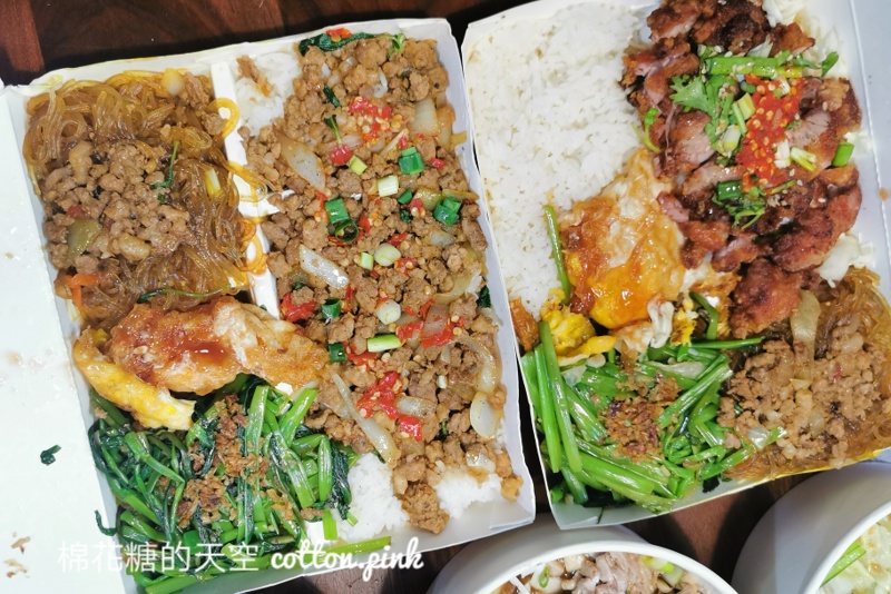 台中泰式便當超大盒！曼谷小城月亮蝦餅飯一次給四片～CP值超高！
