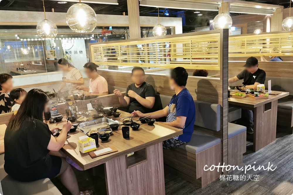 台中火鍋吃到飽這家最酷！圓砌鴛鴦升降鍋物提供超過十種口味冰淇淋～新時代店超美夜景訂位超搶手～