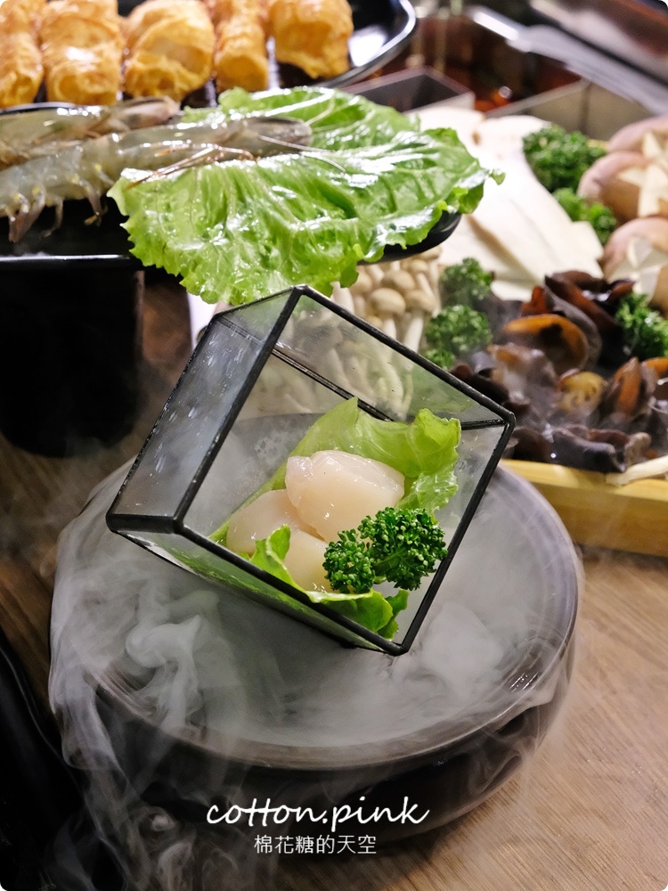 台中火鍋吃到飽這家最酷！圓砌鴛鴦升降鍋物提供超過十種口味冰淇淋～新時代店超美夜景訂位超搶手～