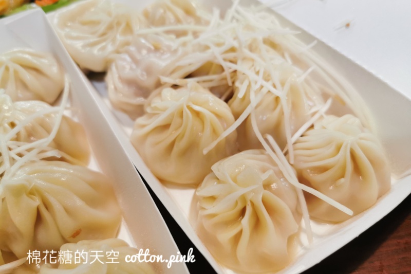 台中人氣湯包~三鮮湯包記得先預訂，蝦仁湯包整隻蝦在裡面