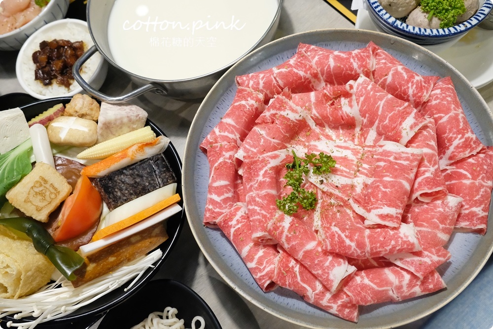 台中火鍋海陸大餐一個人也能吃！養鍋飲料、冰淇淋吃到飽超過癮～超萌柴犬主題火鍋