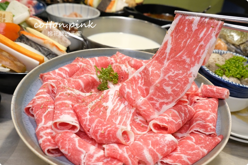 台中火鍋海陸大餐一個人也能吃！養鍋飲料、冰淇淋吃到飽超過癮～超萌柴犬主題火鍋