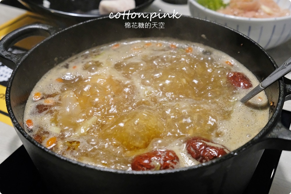 台中火鍋海陸大餐一個人也能吃！養鍋飲料、冰淇淋吃到飽超過癮～超萌柴犬主題火鍋