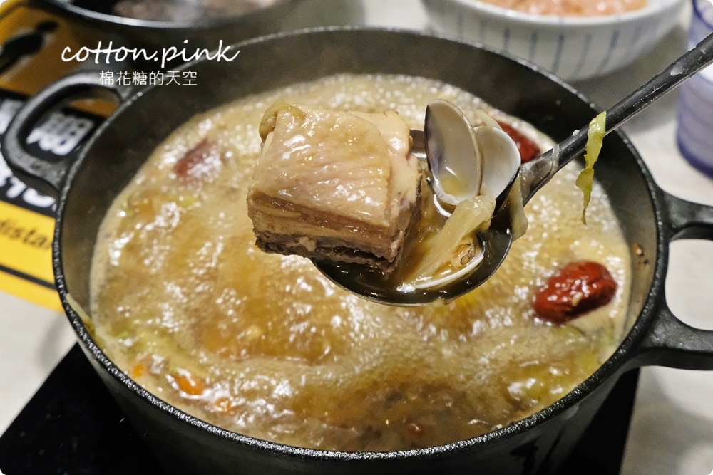 台中火鍋海陸大餐一個人也能吃！養鍋飲料、冰淇淋吃到飽超過癮～超萌柴犬主題火鍋