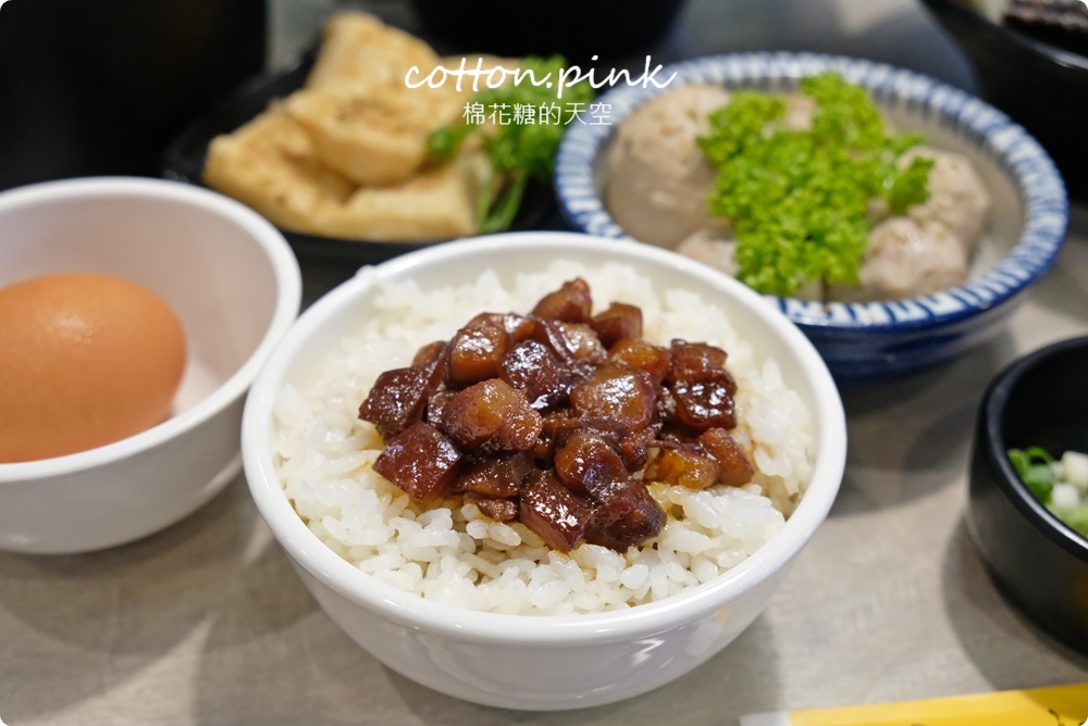 台中火鍋海陸大餐一個人也能吃！養鍋飲料、冰淇淋吃到飽超過癮～超萌柴犬主題火鍋