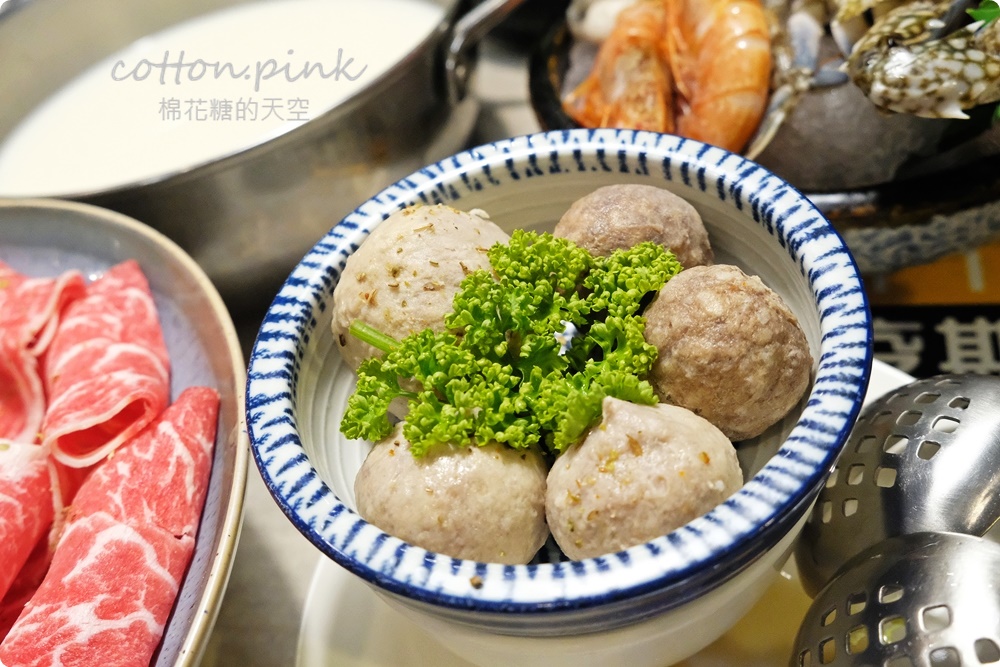 台中火鍋海陸大餐一個人也能吃！養鍋飲料、冰淇淋吃到飽超過癮～超萌柴犬主題火鍋