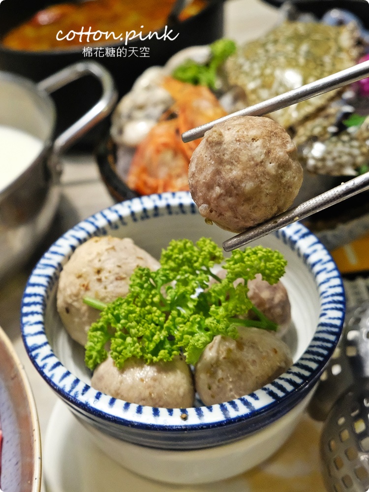 台中火鍋海陸大餐一個人也能吃！養鍋飲料、冰淇淋吃到飽超過癮～超萌柴犬主題火鍋