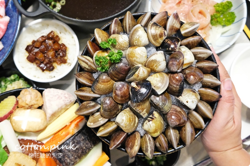 台中火鍋海陸大餐一個人也能吃！養鍋飲料、冰淇淋吃到飽超過癮～超萌柴犬主題火鍋