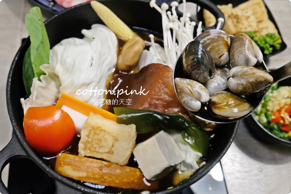 台中火鍋海陸大餐一個人也能吃！養鍋飲料、冰淇淋吃到飽超過癮～超萌柴犬主題火鍋