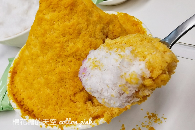 台中雪花冰這家真的是用水果打的！泥泥冰果看起來沒有料～但全部都是水果阿！