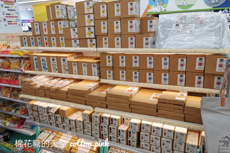 台中第一家史努比7-11開幕啦！每個角落都好拍～還有限定史努比咖啡杯喔！