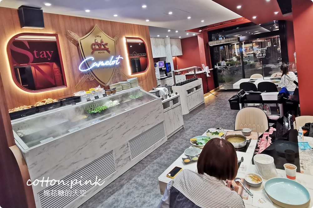 台中人氣火鍋～嗑肉石鍋最新二代店大升級！全台第一家！蔬菜、咖哩飯、霜淇淋吃到飽！