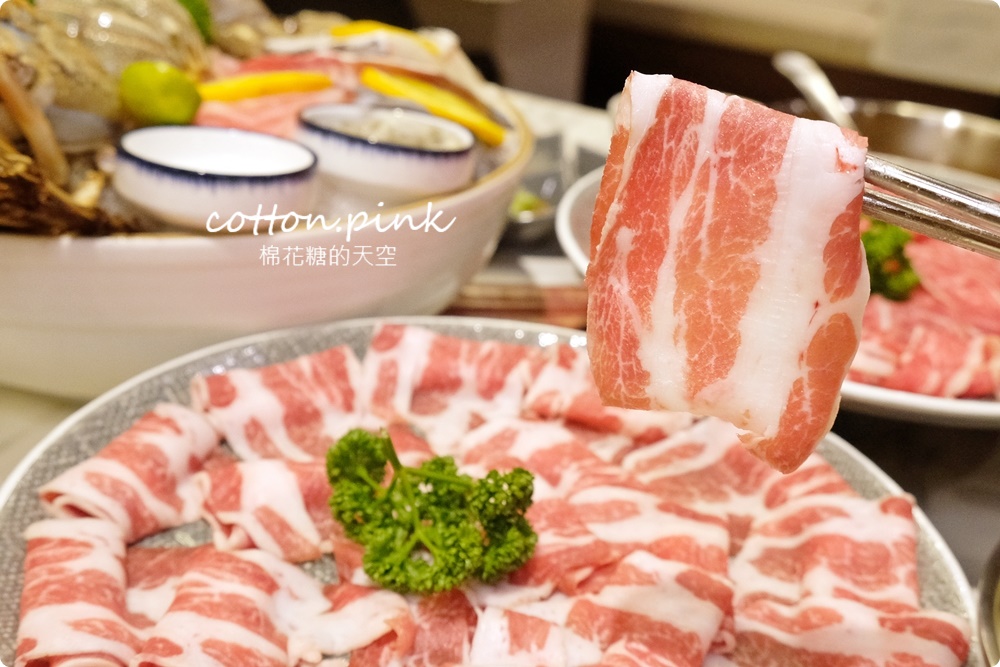 台中人氣火鍋～嗑肉石鍋最新二代店大升級！全台第一家！蔬菜、咖哩飯、霜淇淋吃到飽！