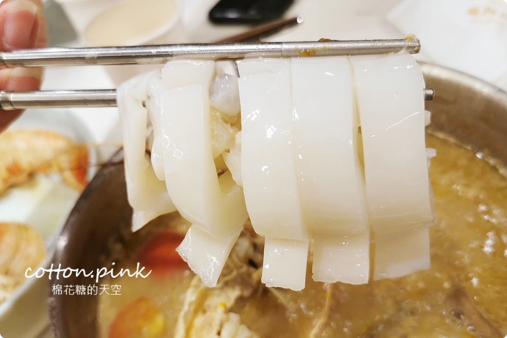 台中人氣火鍋～嗑肉石鍋最新二代店大升級！全台第一家！蔬菜、咖哩飯、霜淇淋吃到飽！