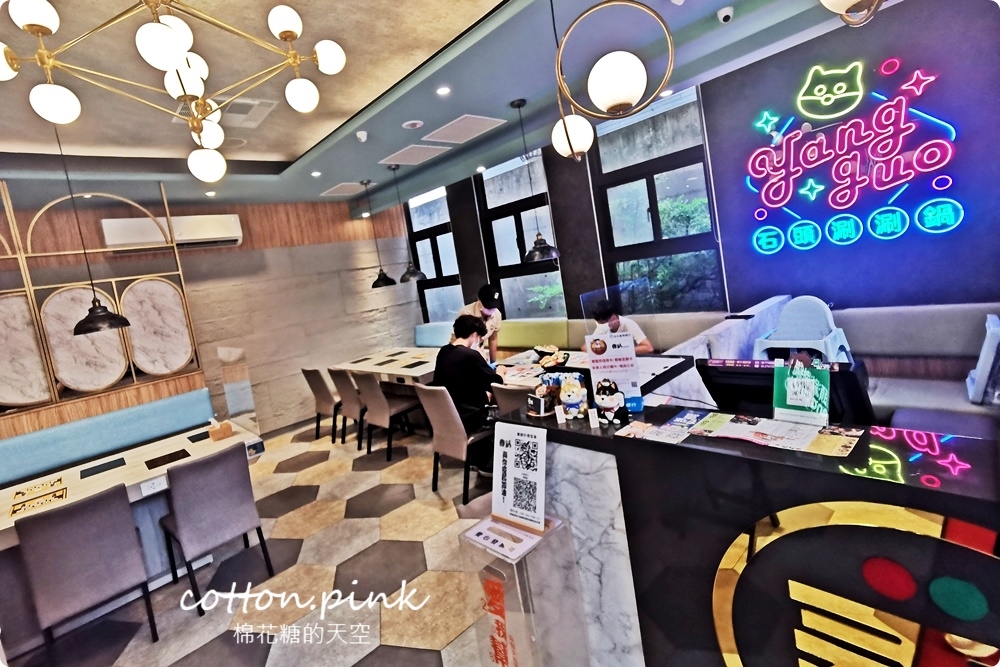 台中火鍋海陸大餐一個人也能吃！養鍋飲料、冰淇淋吃到飽超過癮～超萌柴犬主題火鍋