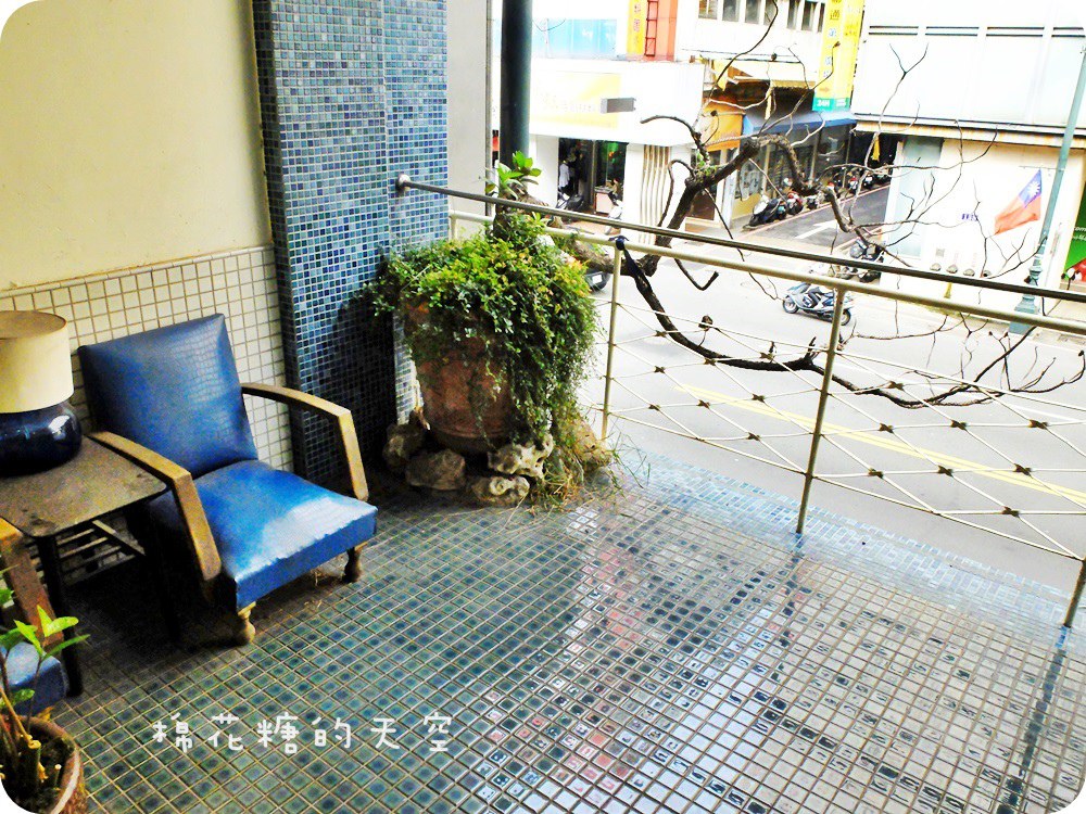 台中冰店|火車站前吃冰不用看眼睛，老店招牌新生命～幸發亭復古裝潢濃濃文青風，冬季限定草莓雪花冰～吃到發抖也值得～抖～～