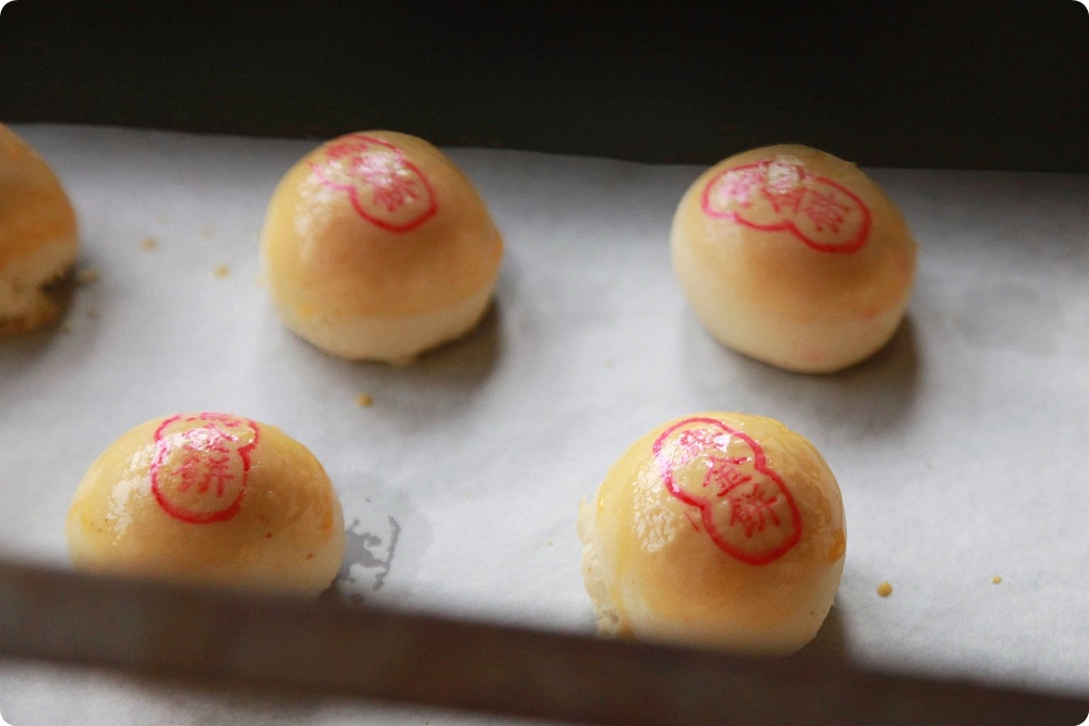 中秋限定～隱藏版烏魚子月餅一定要吃！鯊魚挑嘴烏金餅限量製作～錯過等明年