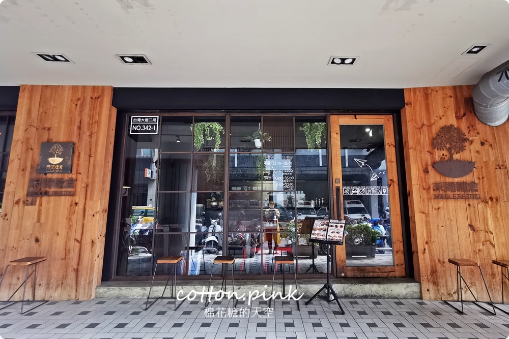 台中人氣早午餐店面超低調，禾間糧倉木盆沙拉料多到爆炸！串燒義大利麵太特別了～