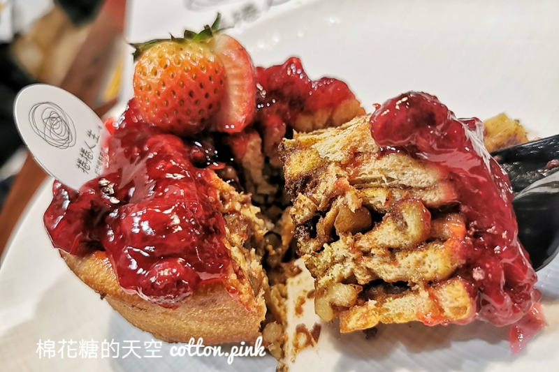 台中最新肉桂捲～捲捲人生大尺寸超爆料！現烤現出爐～賣完再等一小時！