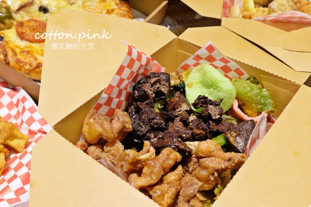 台中獨家綠色鹹酥雞就在酥室！肉桂銀絲卷必點必吃！超人氣手工披薩同步供應中～