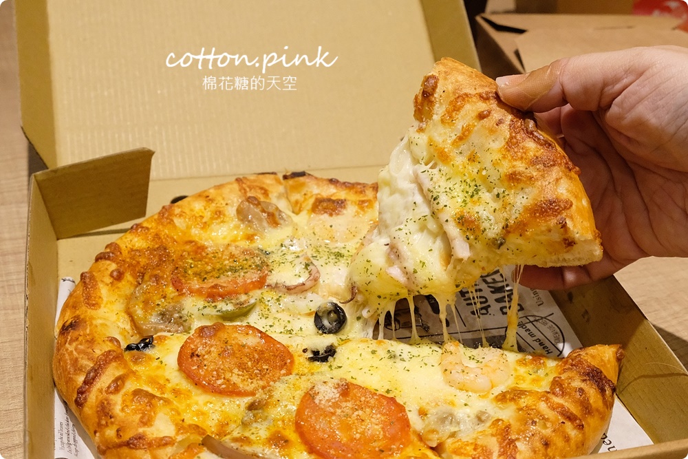 台中獨家綠色鹹酥雞就在酥室！肉桂銀絲卷必點必吃！超人氣手工披薩同步供應中～