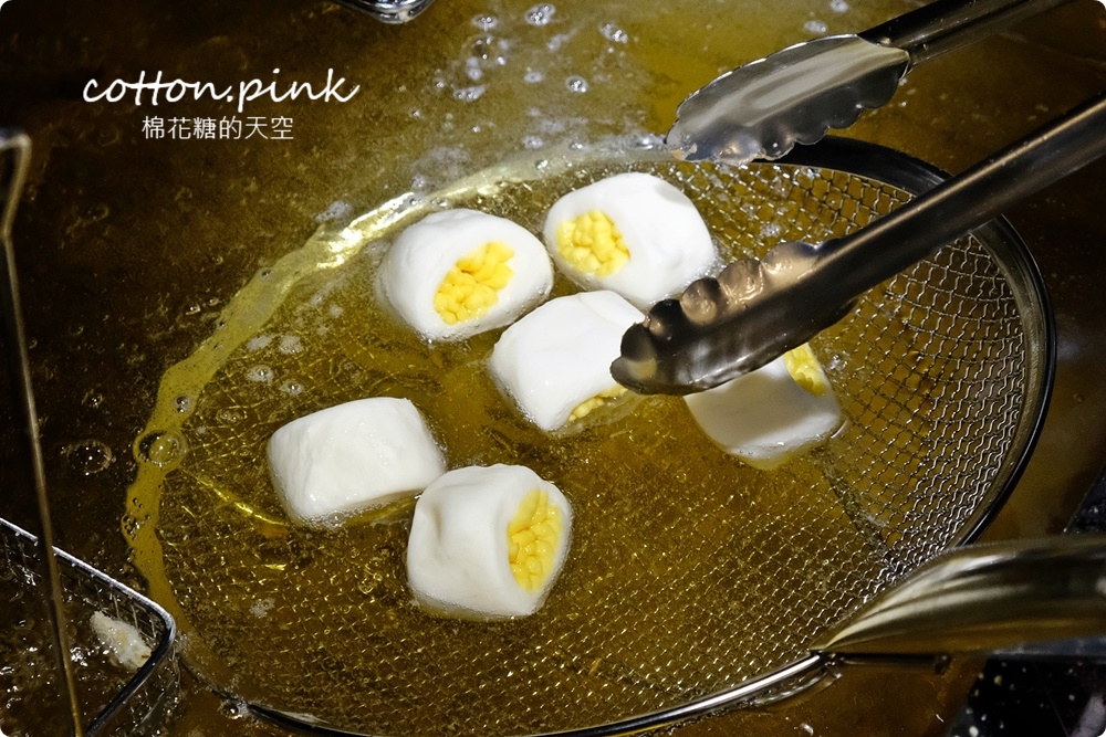 台中獨家綠色鹹酥雞就在酥室！肉桂銀絲卷必點必吃！超人氣手工披薩同步供應中～