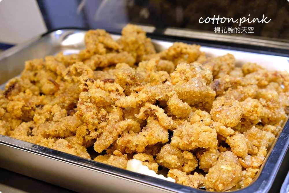 台中獨家綠色鹹酥雞就在酥室！肉桂銀絲卷必點必吃！超人氣手工披薩同步供應中～