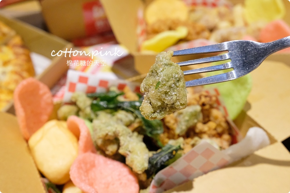 台中獨家綠色鹹酥雞就在酥室！肉桂銀絲卷必點必吃！超人氣手工披薩同步供應中～
