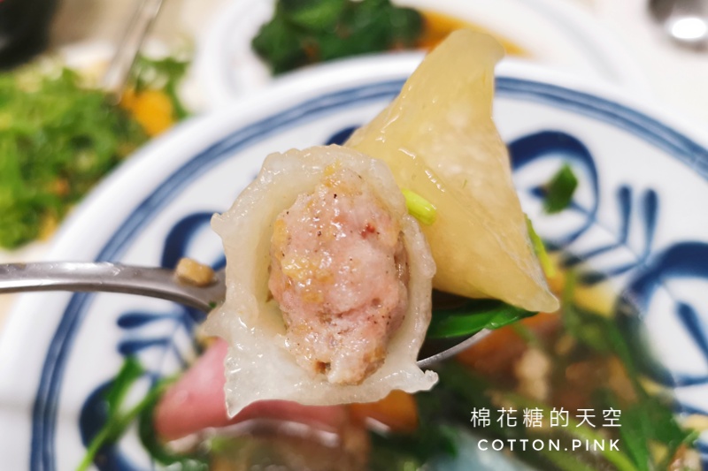 台中東勢美食這家超繽紛！彩色三角圓真材實料超大顆～