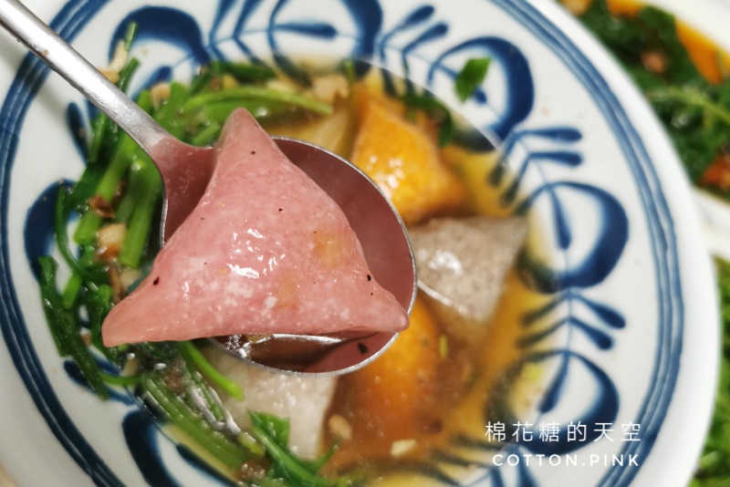 台中東勢美食這家超繽紛！彩色三角圓真材實料超大顆～