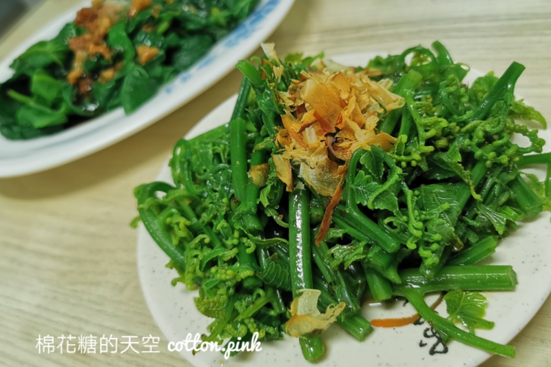 台中東勢美食這家超繽紛！彩色三角圓真材實料超大顆～