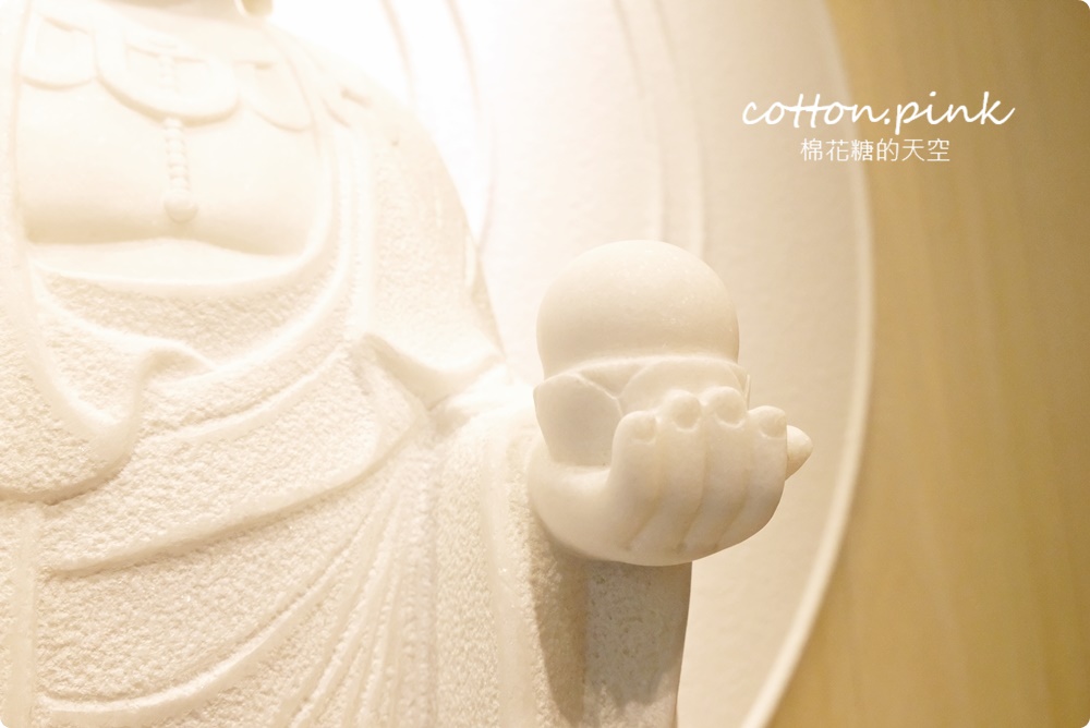 台中公益路最新純白餐廳開賣了！不葷主義冰花煎餃、三杯魷花、打拋豬肉完全吃不出來是素食阿！