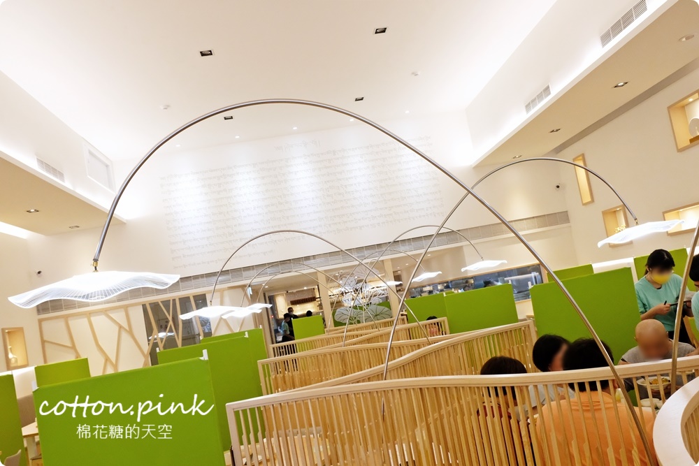 台中公益路最新純白餐廳開賣了！不葷主義冰花煎餃、三杯魷花、打拋豬肉完全吃不出來是素食阿！