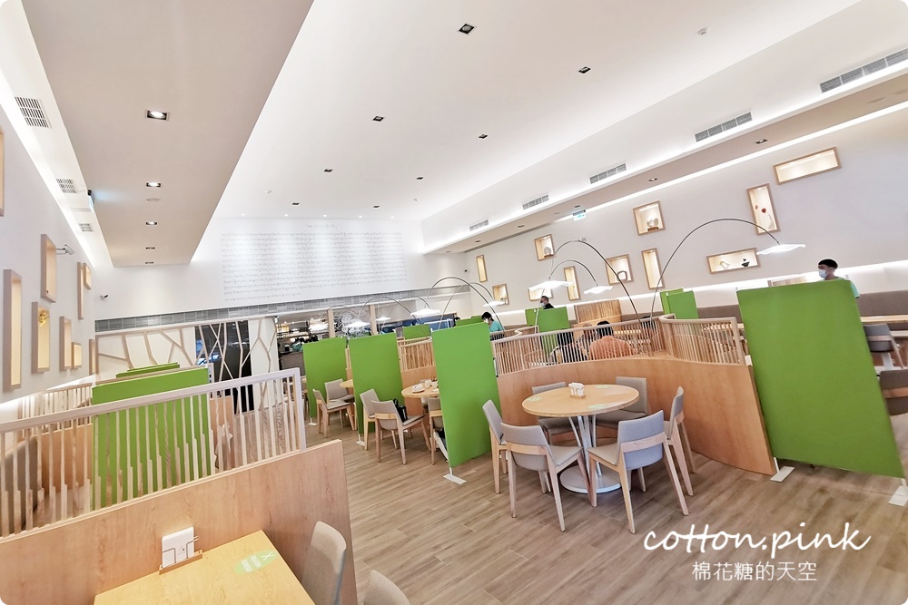 台中公益路最新純白餐廳開賣了！不葷主義冰花煎餃、三杯魷花、打拋豬肉完全吃不出來是素食阿！