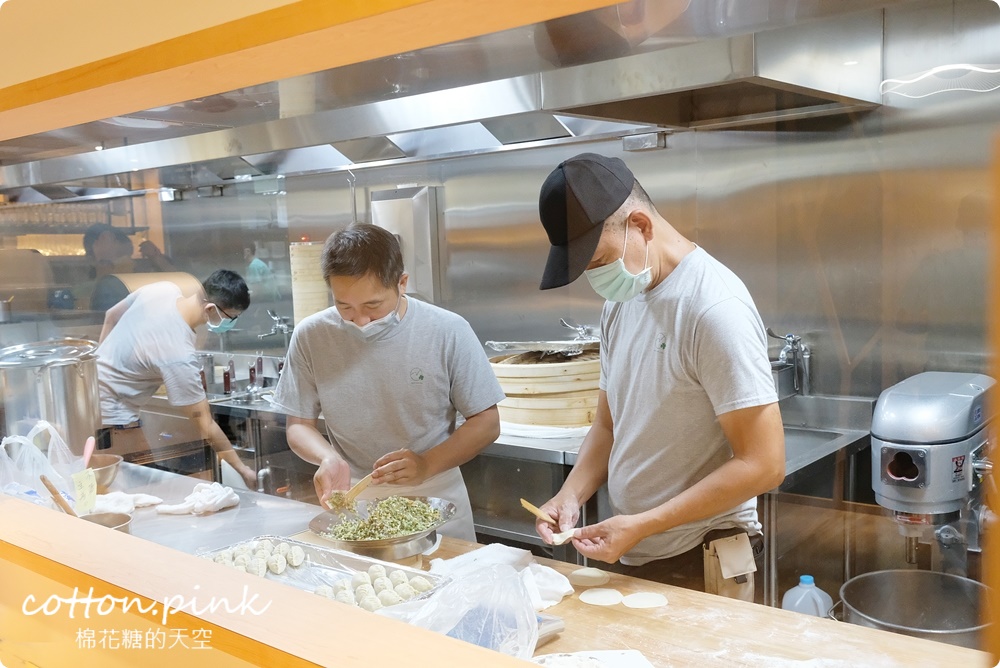 台中公益路最新純白餐廳開賣了！不葷主義冰花煎餃、三杯魷花、打拋豬肉完全吃不出來是素食阿！