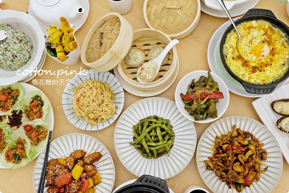 台中公益路最新純白餐廳開賣了！不葷主義冰花煎餃、三杯魷花、打拋豬肉完全吃不出來是素食阿！