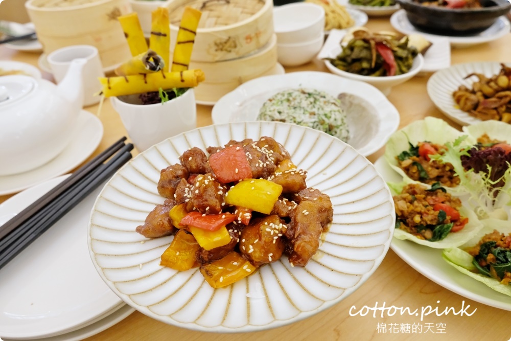 台中公益路最新純白餐廳開賣了！不葷主義冰花煎餃、三杯魷花、打拋豬肉完全吃不出來是素食阿！