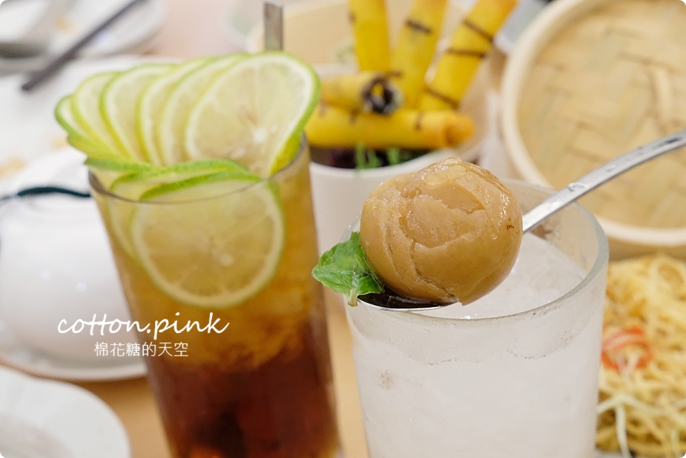 台中公益路最新純白餐廳開賣了！不葷主義冰花煎餃、三杯魷花、打拋豬肉完全吃不出來是素食阿！