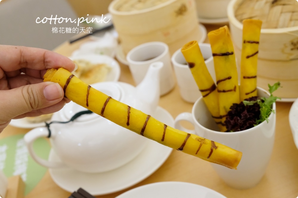 台中公益路最新純白餐廳開賣了！不葷主義冰花煎餃、三杯魷花、打拋豬肉完全吃不出來是素食阿！