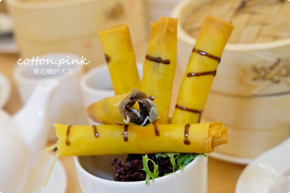 台中公益路最新純白餐廳開賣了！不葷主義冰花煎餃、三杯魷花、打拋豬肉完全吃不出來是素食阿！