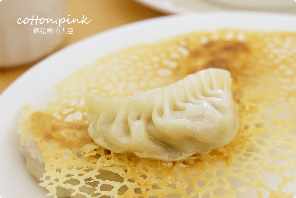 台中公益路最新純白餐廳開賣了！不葷主義冰花煎餃、三杯魷花、打拋豬肉完全吃不出來是素食阿！