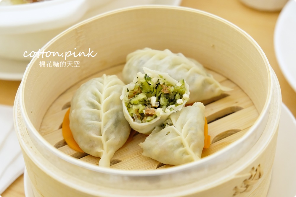 台中公益路最新純白餐廳開賣了！不葷主義冰花煎餃、三杯魷花、打拋豬肉完全吃不出來是素食阿！