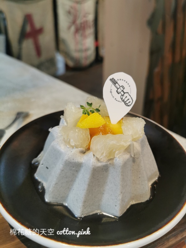 台中超隱密咖啡廳！東勢里趣咖啡藏在廟宇旁～冰棒咖啡超酷的！