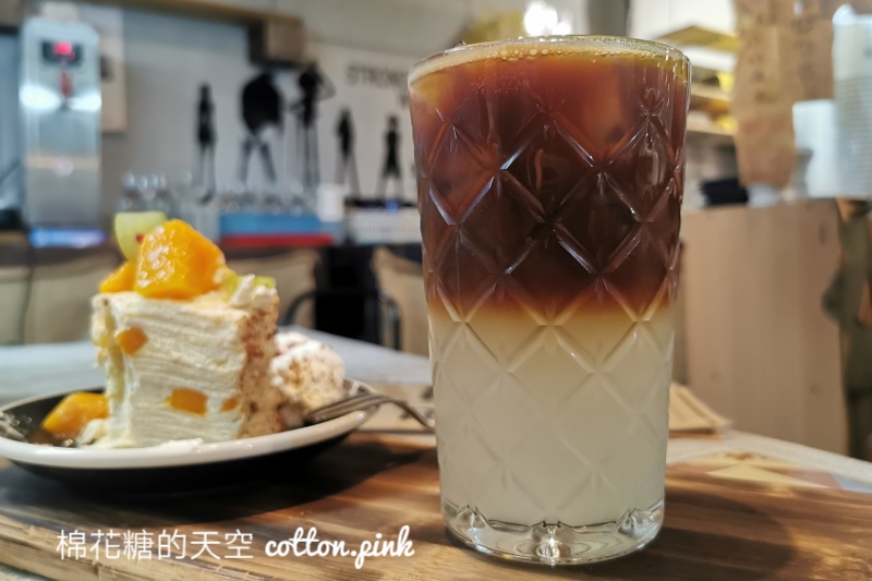 台中超隱密咖啡廳！東勢里趣咖啡藏在廟宇旁～冰棒咖啡超酷的！