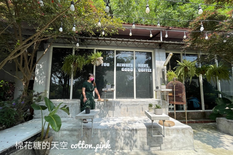 台中超隱密咖啡廳！東勢里趣咖啡藏在廟宇旁～冰棒咖啡超酷的！
